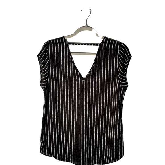 Halogen Casual Cap Sleeve V-Neck Casual Blouse - Picture 4 of 5